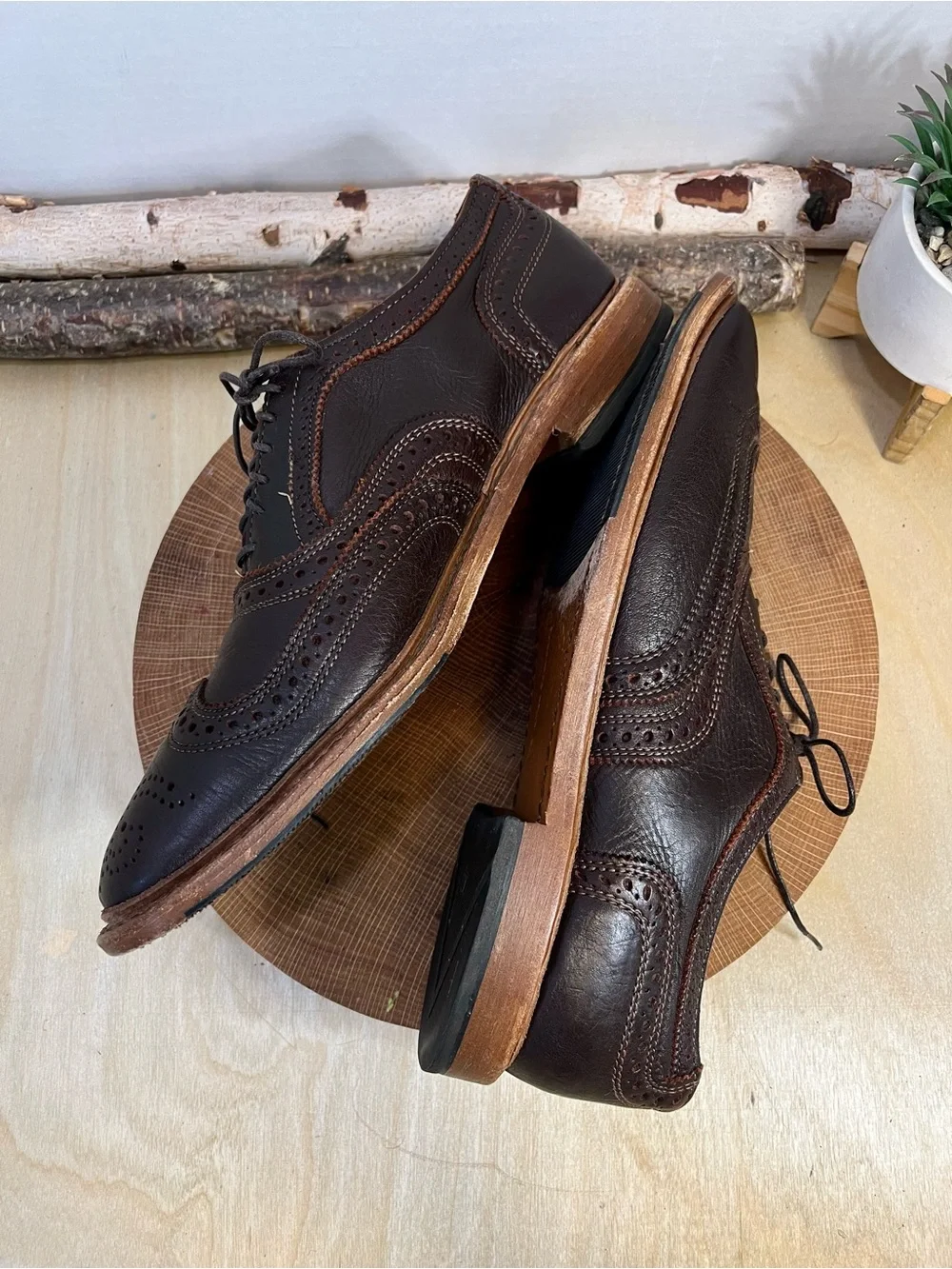 Allen Edmonds Neumok 2.0 Wingtip Oxford – Brown Leather – Men's Size 10D